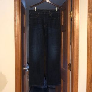 Mens LUCKY BRAND Jeans. Size 32/32.